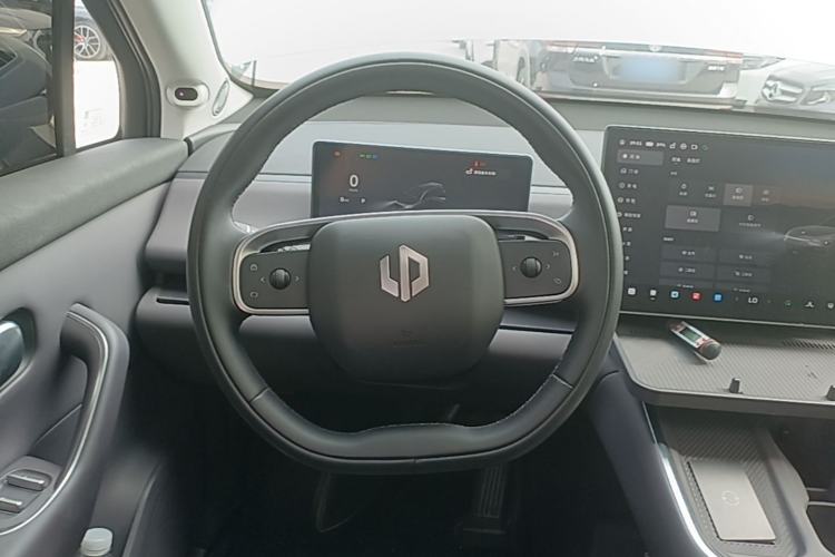Used Leapmotor C16 2026 All-Electric 630 LiDAR Version 6-Seater Steering Wheel
