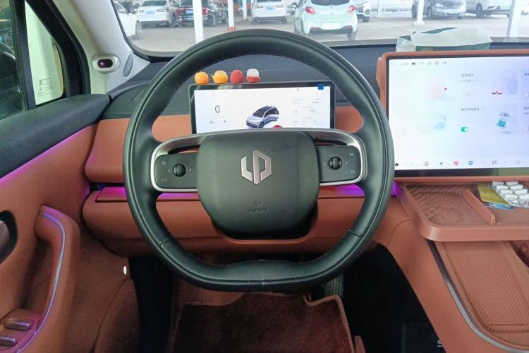 Used Leapmotor C16 2026 Extended-Range 280 LiDAR Zhizun Edition 6 Seats Steering Wheel