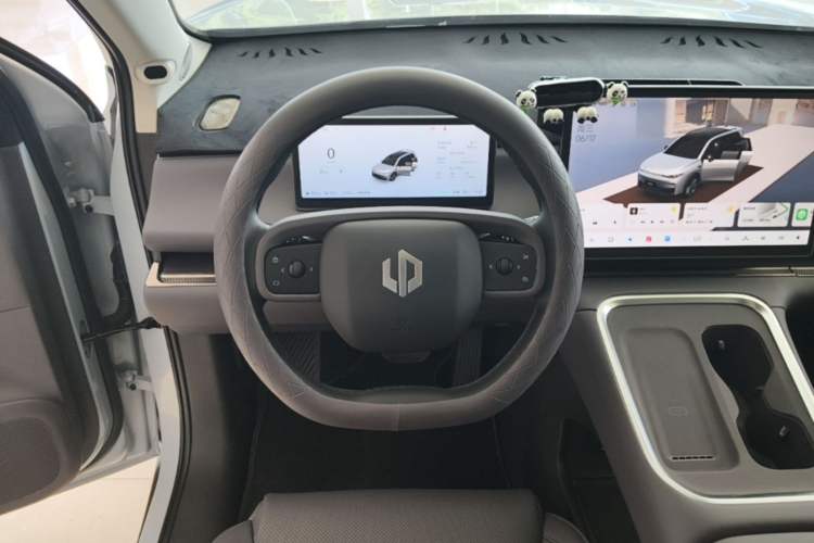 Used Leapmotor C16 2026 Extended-Range 280 LiDAR Zhizun Edition 6 Seats Steering Wheel