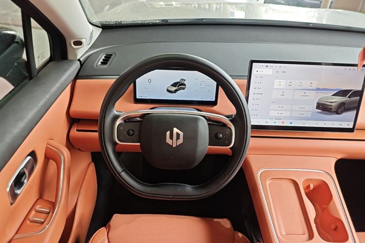 Used Leapmotor C16 2026 All-Electric 630 LiDAR Zhizun Edition 6 Seats Steering Wheel