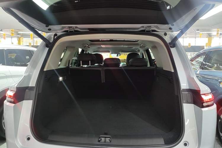 Used Leapmotor C16 2026 Extended-Range 280 LiDAR Zhizun Edition 5 Seats Trunk
