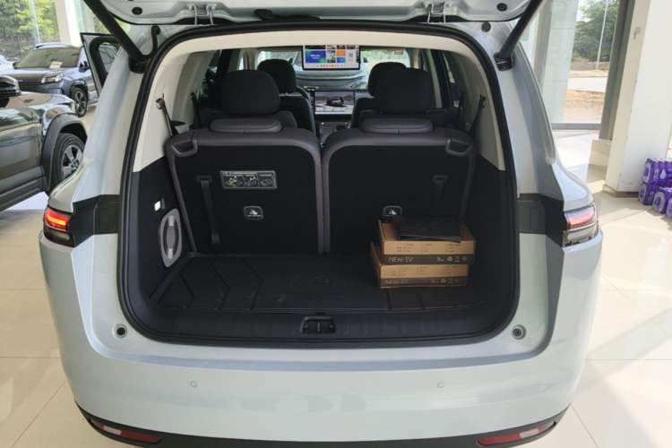 Used Leapmotor C16 2026 Extended-Range 280 LiDAR Zhizun Edition 6 Seats Trunk