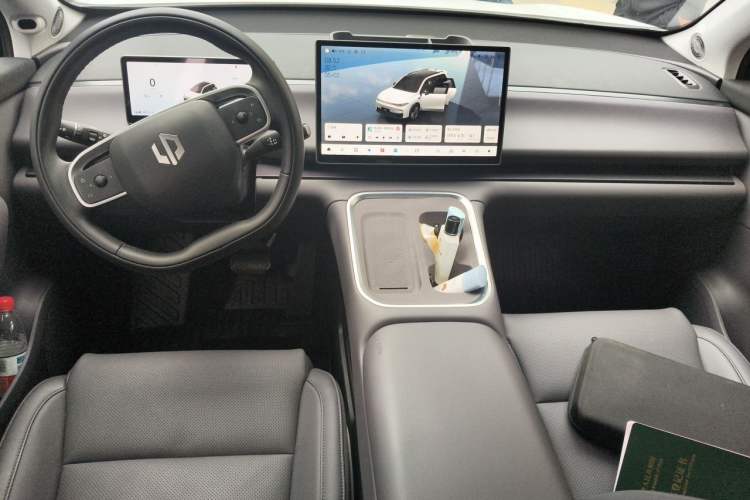 Used Leapmotor C16 2026 All-Electric 630 LiDAR Zhizun Edition 6 Seats Center Console
