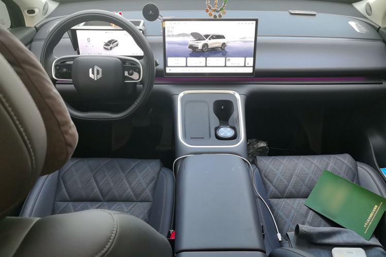 Used Leapmotor C16 2026 Extended-Range 280 LiDAR Zhizun Edition 5 Seats Center Console