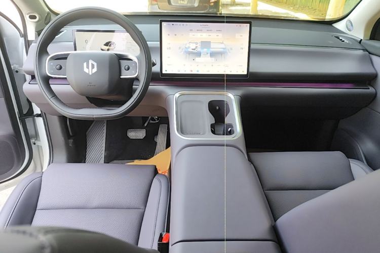 Used Leapmotor C16 2026 Extended-Range 280 LiDAR Version 6 Seats Center Console