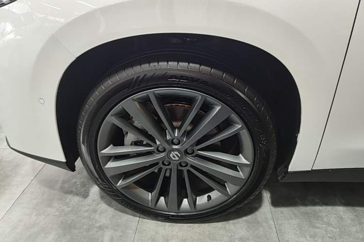 Used Leapmotor C16 2026 Extended-Range 280 LiDAR Zhizun Edition 6 Seats Left Front Wheel Hub