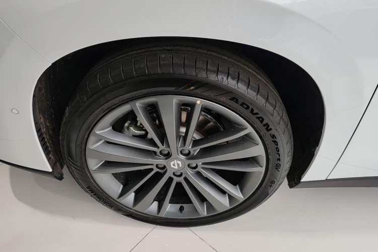 Used Leapmotor C16 2026 All-Electric 630 LiDAR Zhizun Edition 6 Seats Left Front Wheel Hub