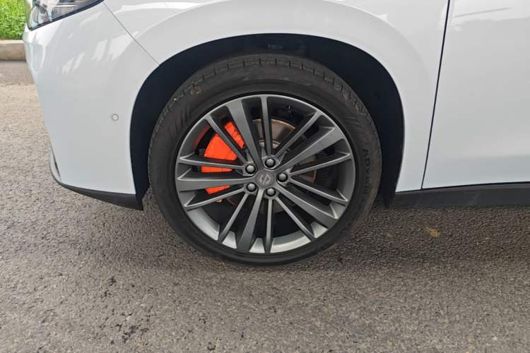 Used Leapmotor C16 2026 All-Electric 630 LiDAR Zhizun Edition 6 Seats Left Front Wheel Hub
