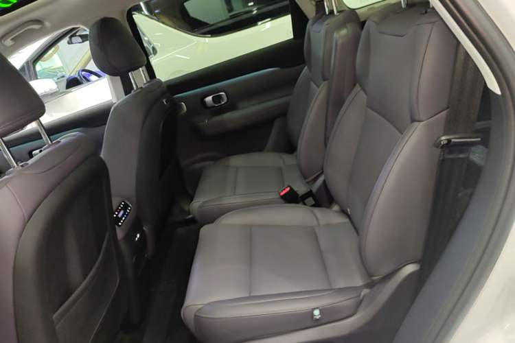 Used Leapmotor C16 2026 Extended-Range 280 LiDAR Version 6 Seats Left Rear Seat