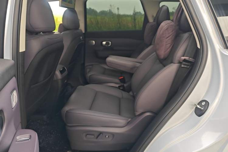 Used Leapmotor C16 2026 All-Electric 630 LiDAR Zhizun Edition 6 Seats Left Rear Seat