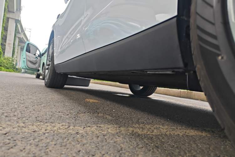 Used Leapmotor C16 2026 All-Electric 630 LiDAR Zhizun Edition 6 Seats Left Side Sill