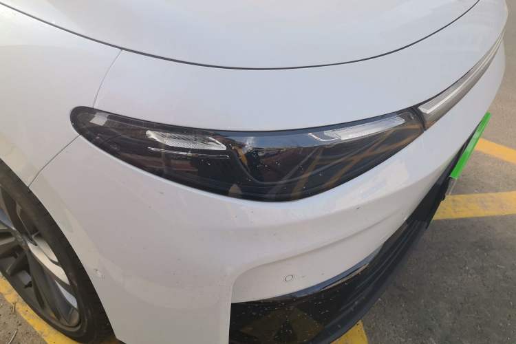 Used Leapmotor C16 2026 Extended-Range 280 LiDAR Zhizun Edition 5 Seats Right Front Headlight