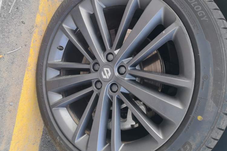 Used Leapmotor C16 2026 Extended-Range 280 LiDAR Zhizun Edition 5 Seats Right Front Wheel Hub