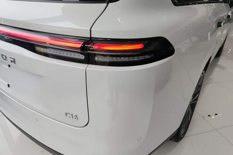 Used Leapmotor C16 2026 All-Electric 630 LiDAR Zhizun Edition 6 Seats Right Rear Taillight