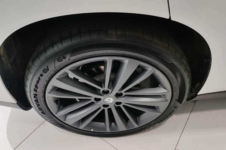 Used Leapmotor C16 2026 All-Electric 630 LiDAR Zhizun Edition 6 Seats Right Rear Wheel Hub