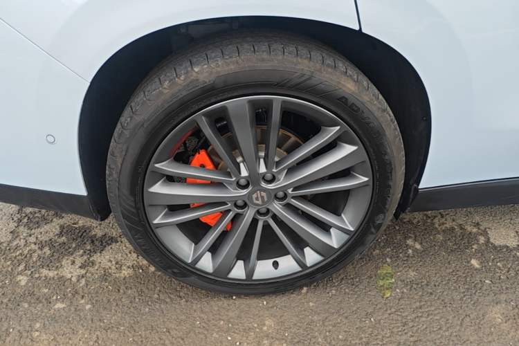 Used Leapmotor C16 2026 All-Electric 630 LiDAR Zhizun Edition 6 Seats Right Rear Wheel Hub