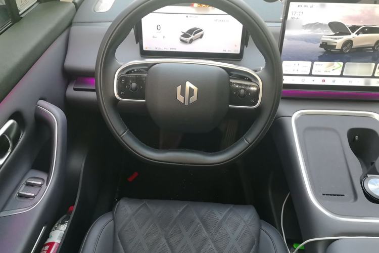 Used Leapmotor C16 2026 Extended-Range 280 LiDAR Zhizun Edition 5 Seats Steering Wheel