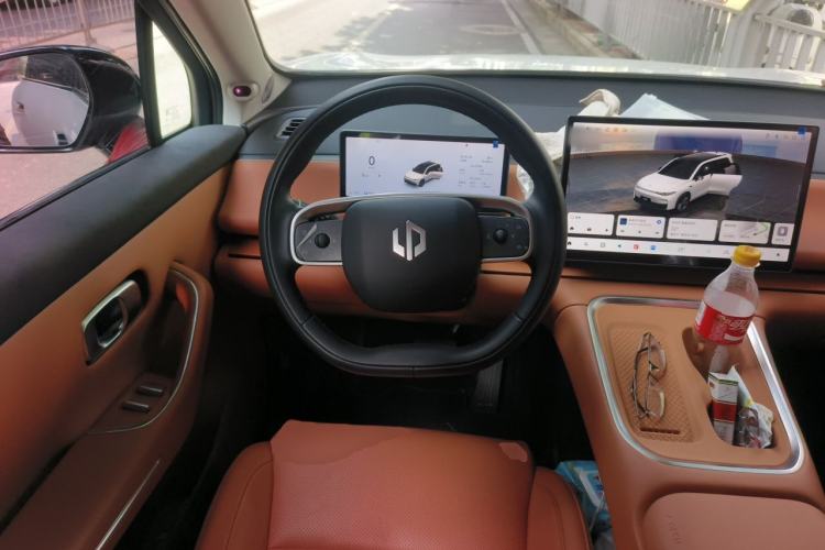 Used Leapmotor C16 2026 Extended-Range 280 LiDAR Zhizun Edition 6 Seats Steering Wheel