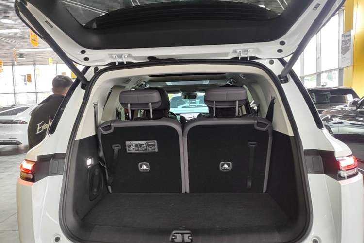 Used Leapmotor C16 2026 Extended-Range 280 LiDAR Zhizun Edition 6 Seats Trunk