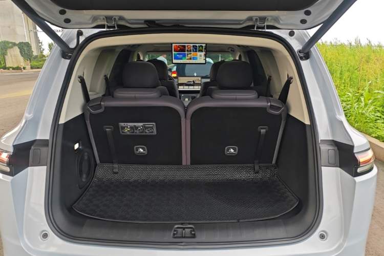 Used Leapmotor C16 2026 All-Electric 630 LiDAR Zhizun Edition 6 Seats Trunk