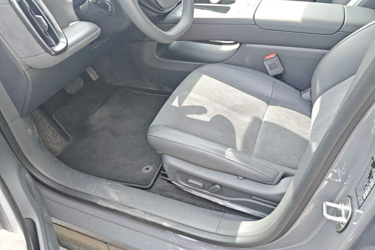 Used Leapmotor Lafa5 2026 Model 515 Max Left Front Seat