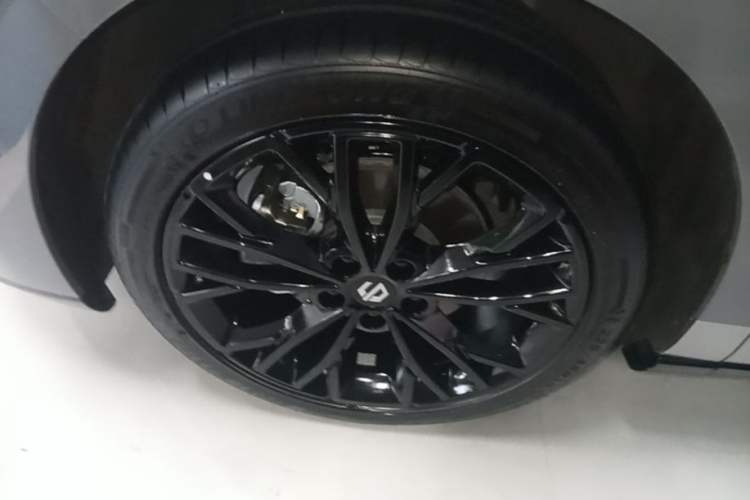 Used Leapmotor Lafa5 2026 Model 515 Max Left Front Wheel Hub