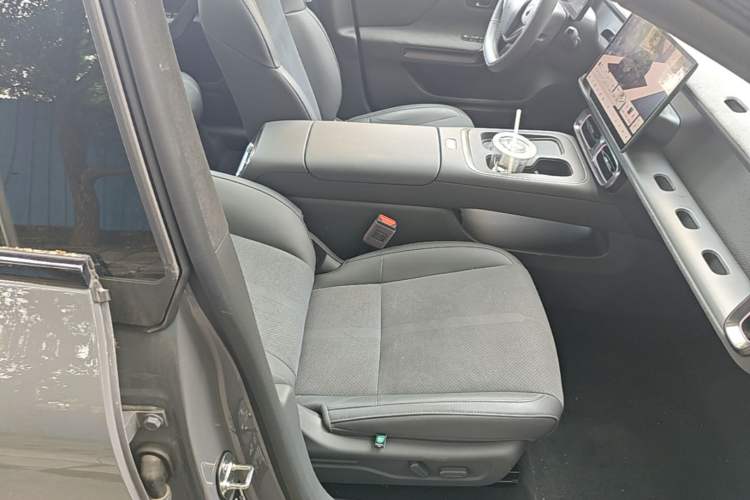 Used Leapmotor Lafa5 2026 Model 515 Max Right Front Seat