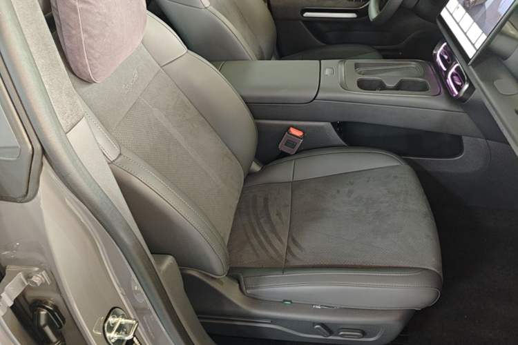 Used Leapmotor Lafa5 2026 Model 515 Max Right Front Seat