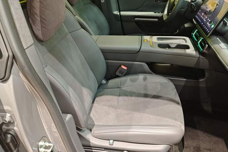 Used Leapmotor Lafa5 2026 Model 515 Max Right Front Seat