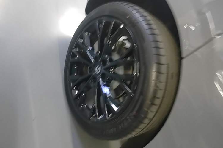 Used Leapmotor Lafa5 2026 Model 605 Max Right Rear Wheel Hub