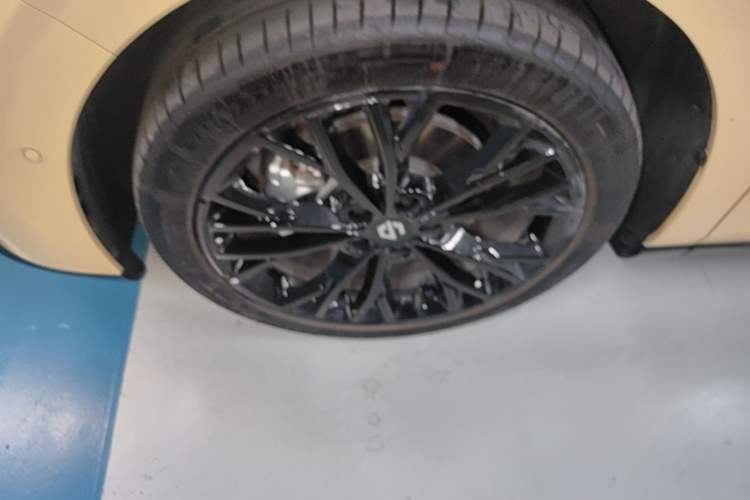 Used Leapmotor Lafa5 2026 Model 605 Max Left Front Wheel Hub