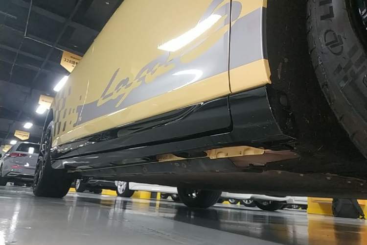 Used Leapmotor Lafa5 2026 Model 605 Max Right Side Sill