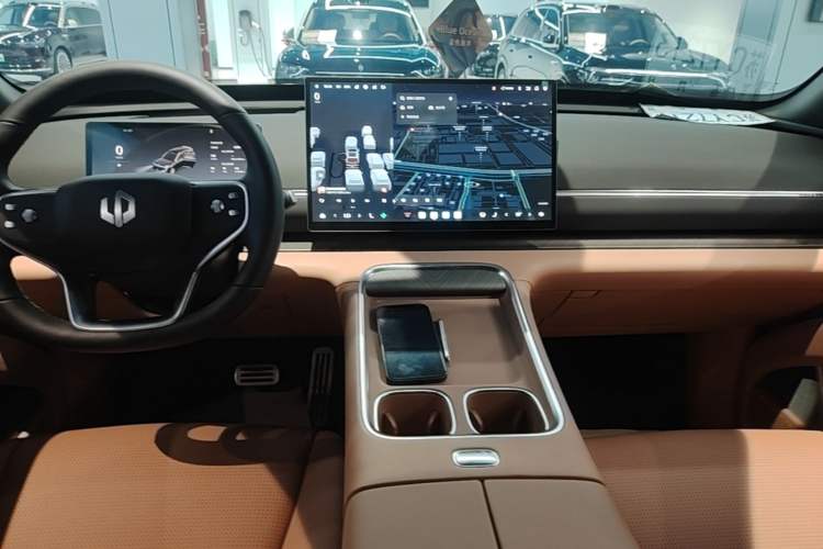 Used Leapmotor D19 2026 Range-Extended 500 Smart Luxury Edition Seven-Seat Audio And AC Panel