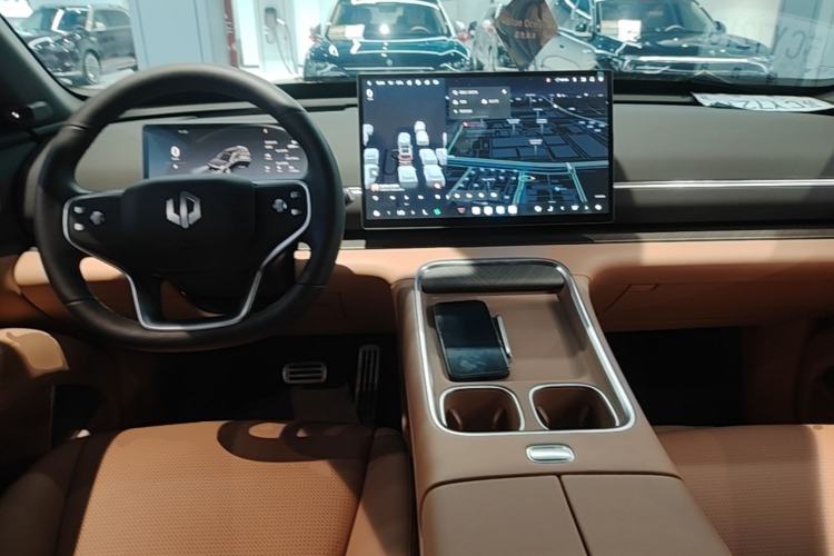 Used Leapmotor D19 2026 Range-Extended 500 Smart Luxury Edition Seven-Seat Center Console