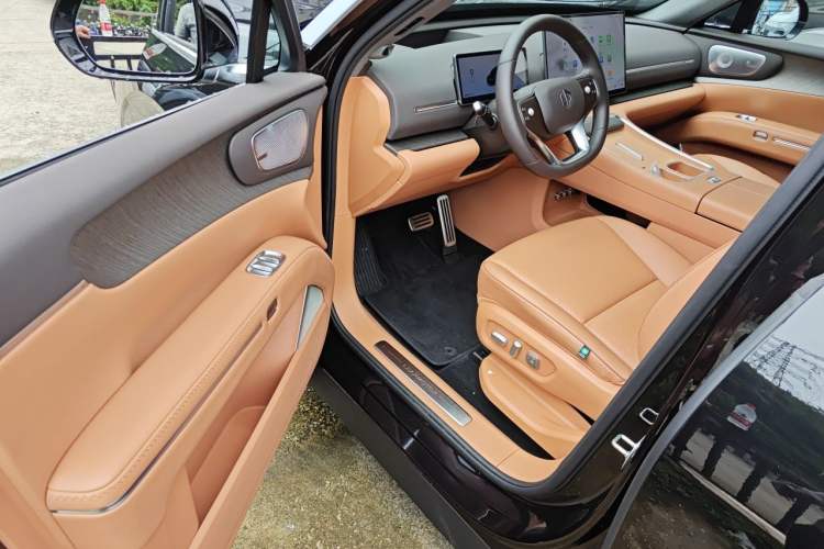 Used Leapmotor D19 2026 Pure Electric 720 Smart Luxury Edition Six-Seat Driver Seat