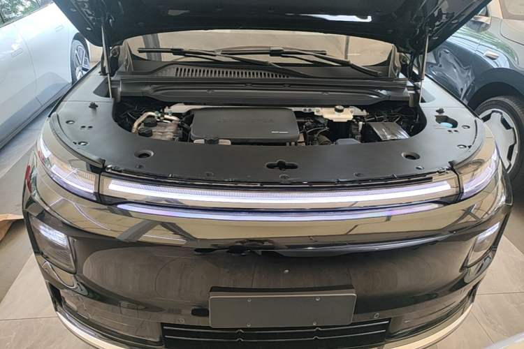 Used Leapmotor D19 2026 Range-Extended 500 Smart Luxury Edition Six-Seat Engine Bay