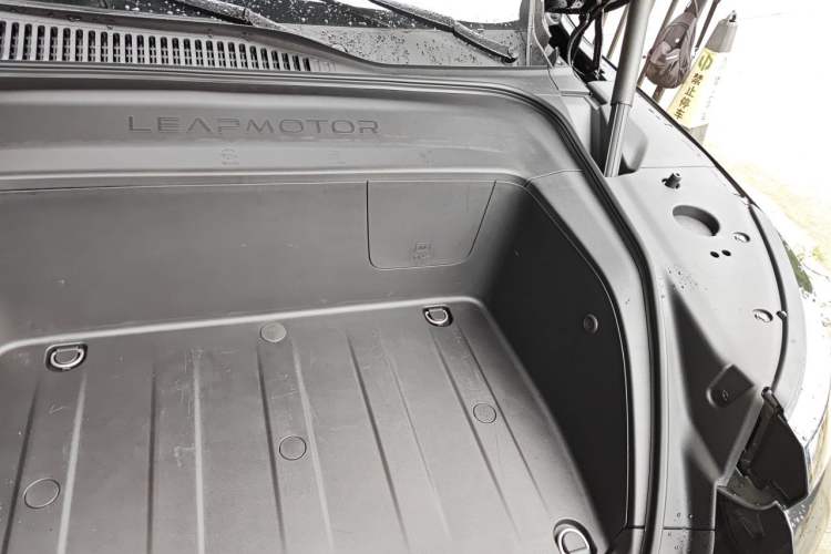 Used Leapmotor D19 2026 Pure Electric 720 Smart Luxury Edition Six-Seat Engine Bay Left