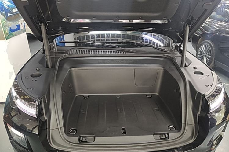 Used Leapmotor D19 2026 Pure Electric 720 Smart Luxury Edition Six-Seat Engine Bay