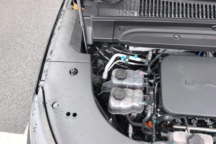 Used Leapmotor D19 2026 Range-Extended 500 Smart Luxury Edition Six-Seat Engine Bay Right