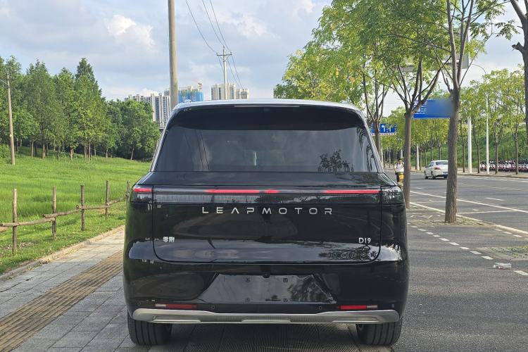 Used Leapmotor D19 2026 Range-Extended 500 Smart Luxury Edition Six-Seat Exterior 4
