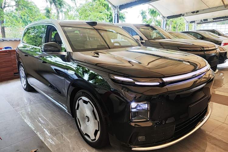 Used Leapmotor D19 2026 Range-Extended 500 Smart Luxury Edition Six-Seat Front Right 45 Deg
