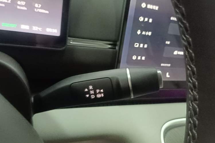 Used Leapmotor D19 2026 Range-Extended 500 Smart Luxury Edition Six-Seat Gear Lever