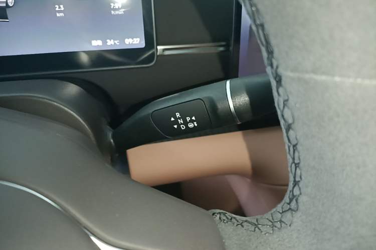 Used Leapmotor D19 2026 Pure Electric 720 Smart Luxury Edition Six-Seat Gear Lever