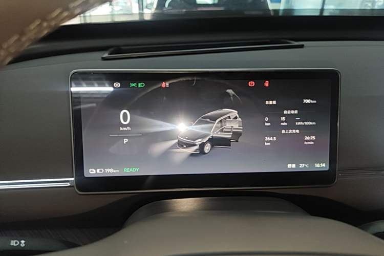 Used Leapmotor D19 2026 Pure Electric 720 Smart Luxury Edition Six-Seat Instrument Cluster