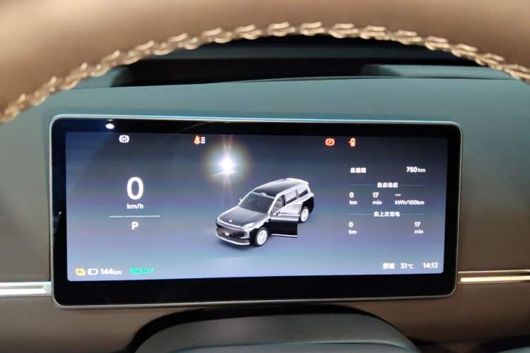 Used Leapmotor D19 2026 Pure Electric 720 Smart Luxury Edition Six-Seat Instrument Cluster