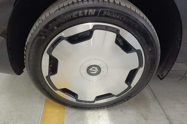 Used Leapmotor D19 2026 Range-Extended 500 Smart Luxury Edition Six-Seat Left Front Wheel Hub