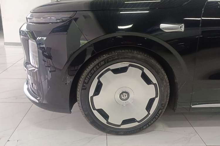Used Leapmotor D19 2026 Range-Extended 500 Smart Luxury Edition Six-Seat Left Front Wheel Hub