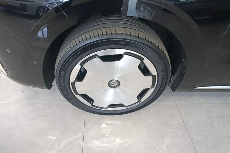 Used Leapmotor D19 2026 Pure Electric 720 Smart Luxury Edition Six-Seat Left Front Wheel Hub