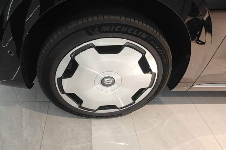 Used Leapmotor D19 2026 Range-Extended 500 Smart Luxury Edition Seven-Seat Left Front Wheel Hub