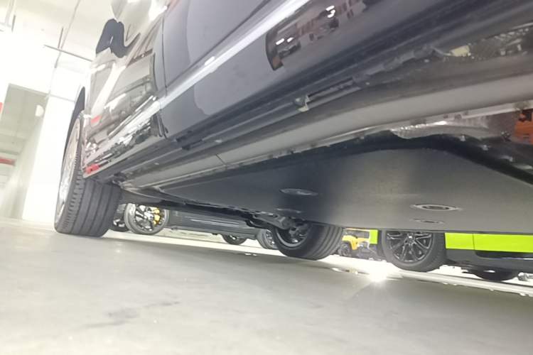 Used Leapmotor D19 2026 Range-Extended 500 Smart Luxury Edition Six-Seat Left Side Sill